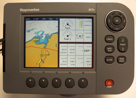 Raymarine_A57D_b_cPanbo.jpg